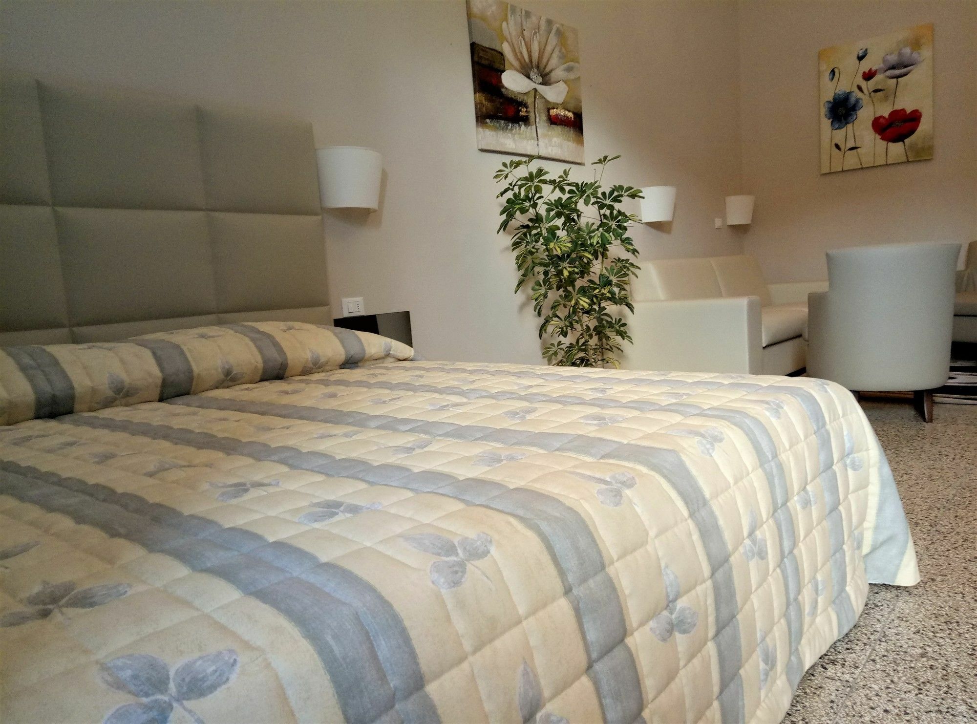 Moonlight Hotel&Suites 卡塔尼亚 外观 照片