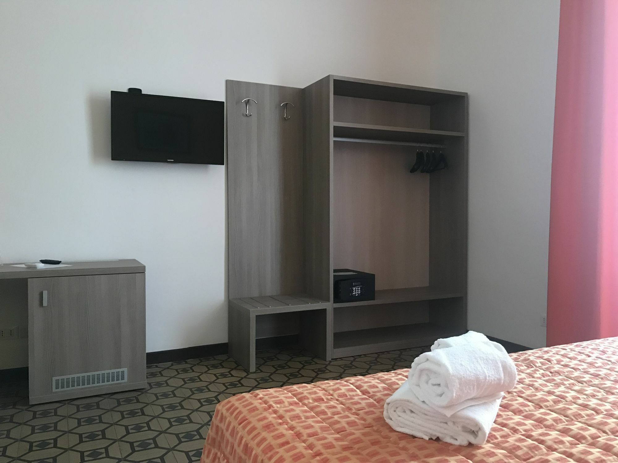 Moonlight Hotel&Suites 卡塔尼亚 外观 照片